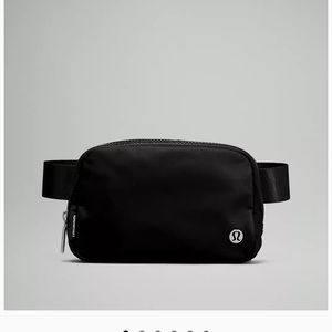 Lululemon Everywhere belt bag BRAND NEW!